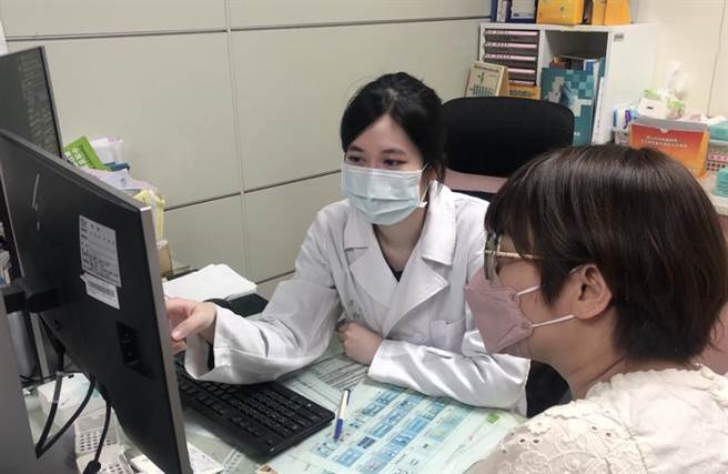 青春痘的治疗药物很多，医师提醒，应在皮肤科医师完整评估及说明后，再选择合适的药物治疗。（新竹台大分院提供／邱立雅竹县传真）