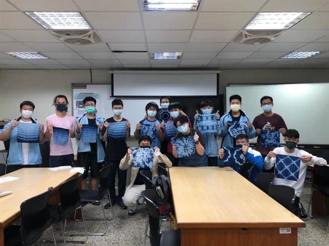 台中一中获得111年行政院客委会「奖励推动客语教学语言学校实施计画」绩优学校。（台中市府教育局提供／陈淑娥台中传真）