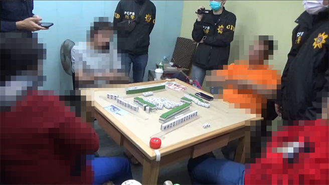 年关将至，恒春警分局积极查缉不法赌博，从元旦至今共查获4起赌博案，赌资达14万余元。（警方提供／谢佳潾屏东传真）