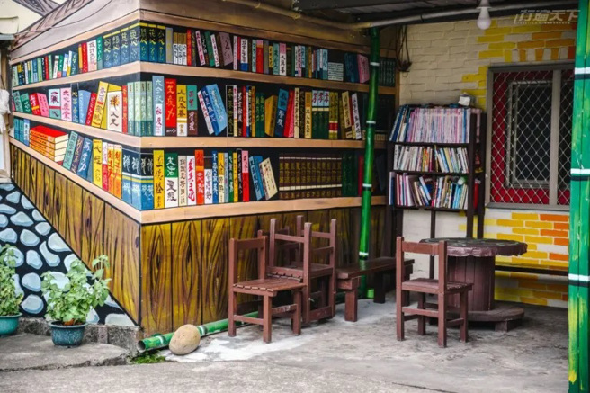 以在地生活故事为本描绘一系列古色古香的壁画。(图/行遍天下)