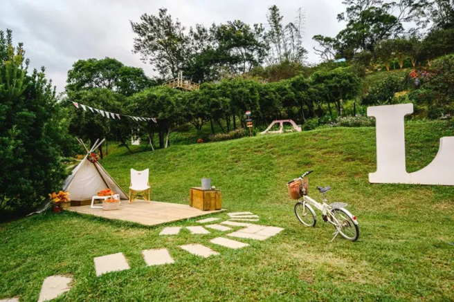 橙香森林有大草皮，亦很適合親子同遊。(圖/行遍天下)
