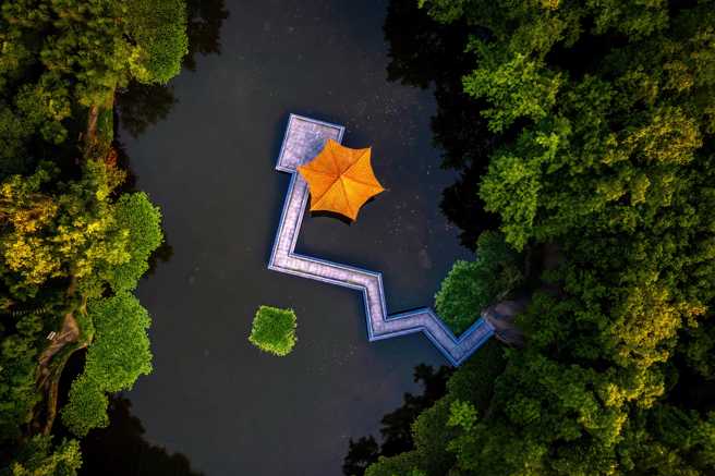 华中科技大学校园一角，醉晚亭。（取自华中科技大学官网）