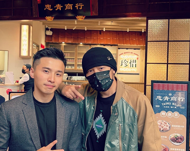 周杰伦说到做到去吃阿纬开的餐厅，用行动支持。（图／摘自阿纬刘峻纬脸书）