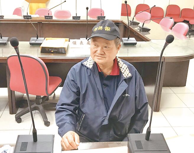 前名間鄉長陳聰鑑9日登記參選南投第二選區立委。（民眾提供／廖志晃南投傳真）