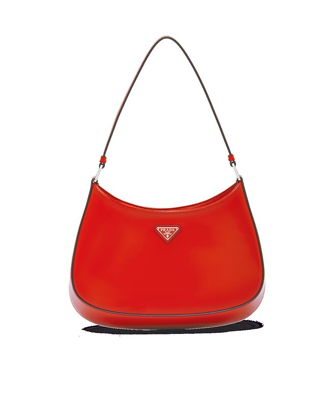 Prada成长暴增，这是Cleo抛光牛皮肩背包，8万8000元。（Prada提供）
