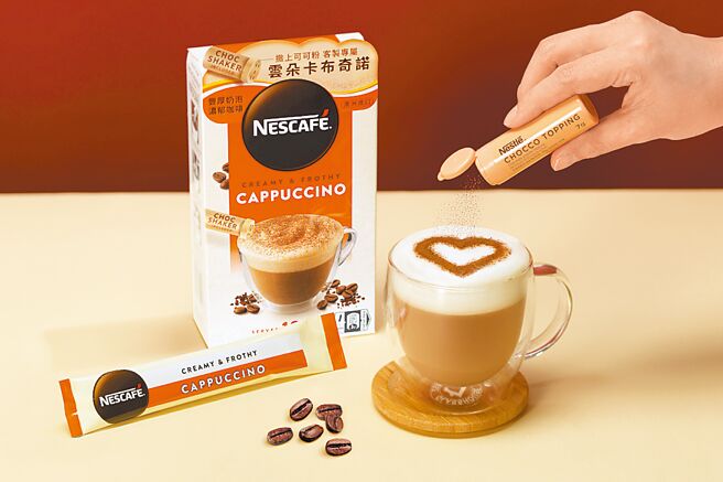 雀巢咖啡以独家技术结合即溶咖啡的便利性，推出只要加热水搅拌即可享有的「即溶式云朵咖啡」（见图），于2月2日前至全联买咖啡云朵系列任2盒并登录发票，有机会抽iPhone 14 pro等好礼 。（雀巢提供）