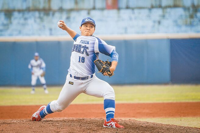 台湾体大先发投手邱志鹏主投8局无失分，率队抢下4强门票。（大专体总提供）
