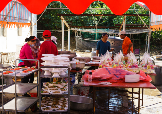 流水席新娘深夜吐真心話，轟男方是詐騙集團。（圖／shutterstock）
