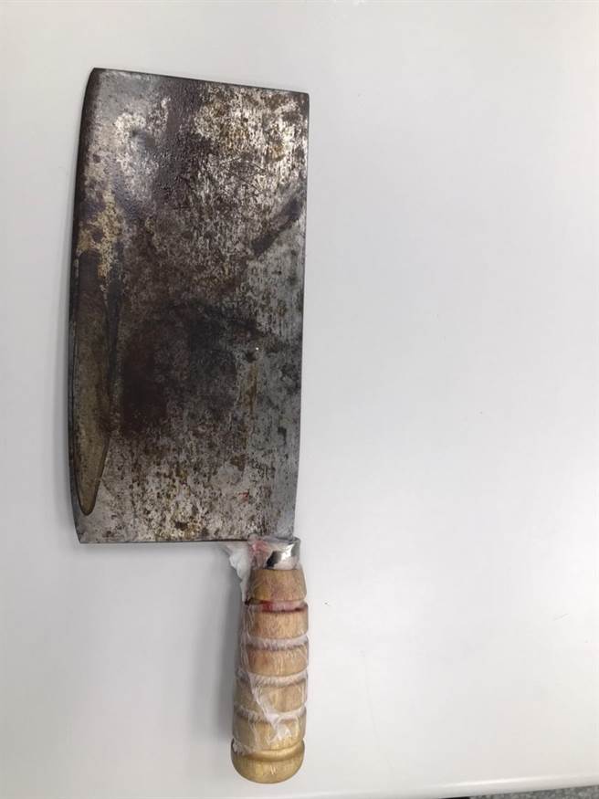 朱姓老板涉嫌持菜刀砍伤人。（翻摄照片／高雄洪靖宜传真）