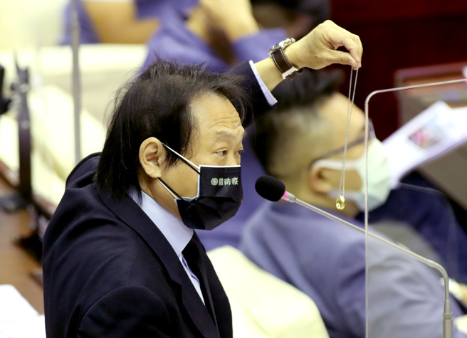 台北市议员王世坚日前批前新竹市长林智坚是「草包」，引发争议。（资料照,郑任南摄）