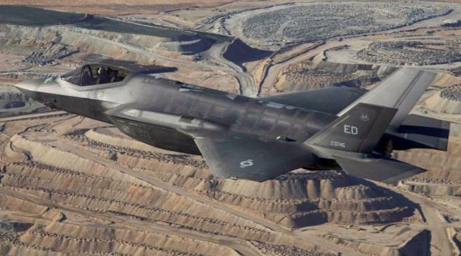 美国空军配备「更新技术3」（Technology Refresh 3，TR-3）新电脑骨干的F-35A战机1月6日在加州莫哈维沙漠（Mojave Desert）上空首飞。（五角大厦国防视觉资讯发布服务单位/DVIDS）