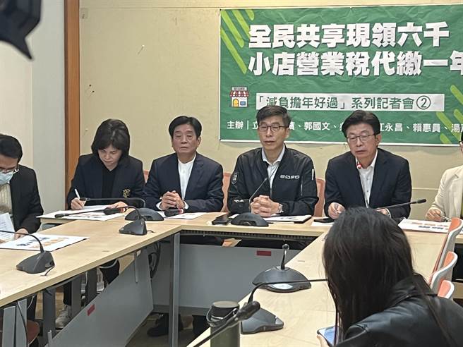 民进党立委郭国文表示，苏贞昌院长如果离开，算是阶段性任务的完成；民进党立委赖惠员也表示，展现政治负责最高的精神。（游念育摄）