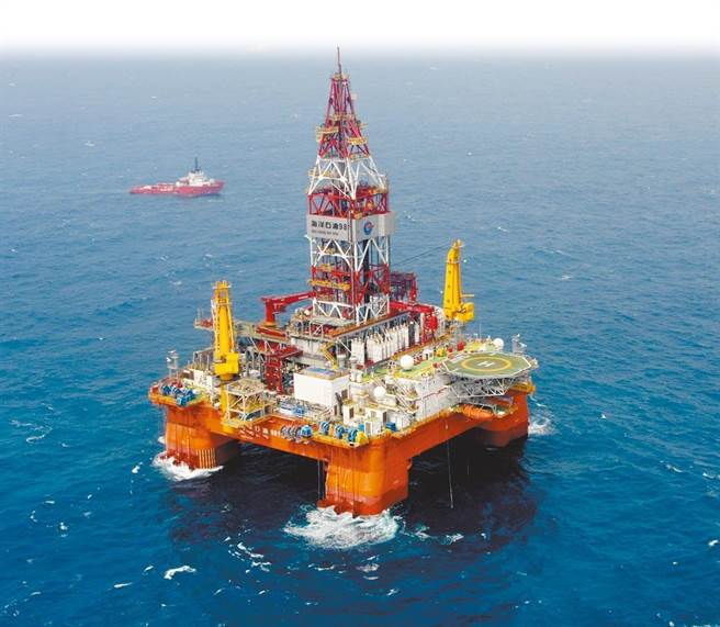 图为中海油在南海设立的钻井平台。（图／新华社）