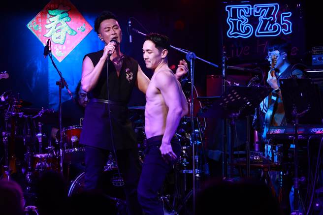 林俊逸演唱會祭出猛男秀，讓觀眾臉紅心跳。(媒體棧提供)