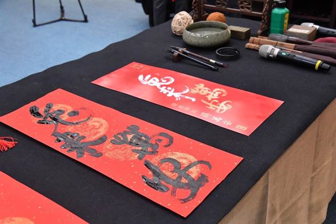 台北市春联题字「兔来万安」。（北市府提供／杨亚璇台北传真）