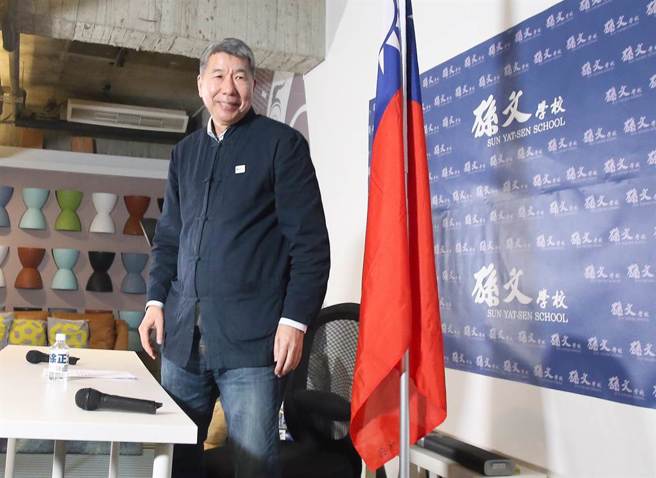 張亞中宣布參選國民黨總統候選人提名選舉，並強調政治不是他的職業或事業，而是想喚起群眾自救救國。（范揚光攝）