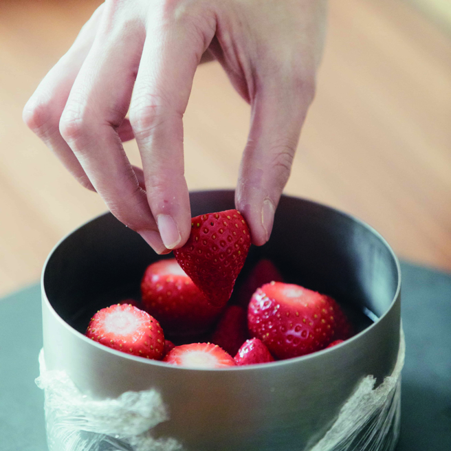 带有热闹欢庆气息的鲜红草莓，可为甜点勾勒出喜庆氛围。(摄影/蔡耀徵)
