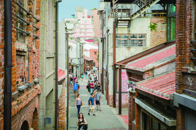 台湾的歷史文化进程造就台北城市景观的多样性，从清领时期到日本时期的建筑都可在此看见。（摄影／台北市文化基金会）