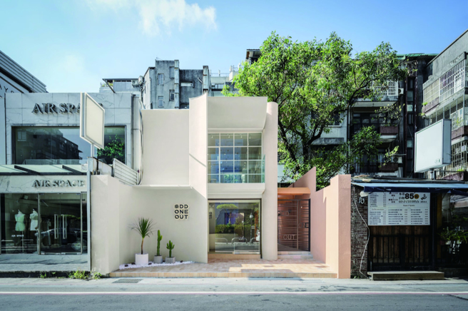 「COFFEE LAW」、「ODD ONE OUT」等东区的咖啡厅、茶饮店，将在台湾灯会期间设置艺术灯饰，与各国朋友一同欢庆节日到来。（图／台北市商业处）