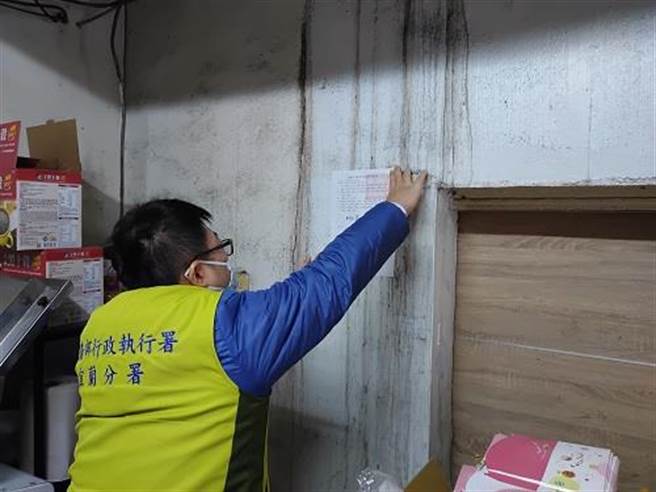 行政执行署宜兰分署提醒，如收受各执行分署或交通监理裁决机关公文，切勿心存侥幸或置之不理，以免爱车、存款、薪水、甚至不动产遭查扣。（行政执行署宜兰分署提供／李忠一宜兰传真）