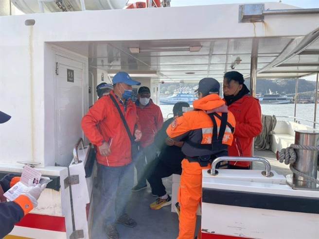 海巡人员加强走私、非法入出国等边境查缉。（海巡署提供）