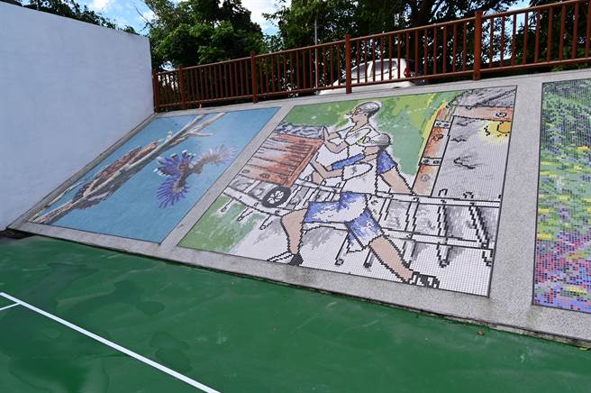 新北市府斥資420萬元重新整修土城區祖田兒童遊戲公園，除了增設地景溜滑梯，也將空白牆面重新以馬賽克拼貼裝飾，描繪出祖田里的人文和自然特色，為地方留下珍貴紀錄。（土城區公所提供）