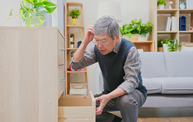 长者随着年纪变大，记忆功能逐渐衰退，中医师林舜谷分享10种护脑食物，此外也可以透过按摩穴位改善认知功能。(示意图/达志影像)