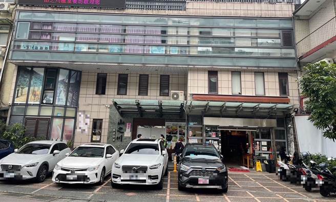 乌来某温泉饭店今天上午发生员工疑似跌倒撞伤头部死亡的案件。（警方提供）