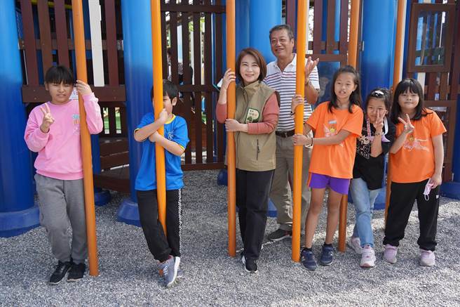 屏东第29座共融游戏场「海岛迴琉」坐落在离岛小琉球，以海洋意象为主设计，为全台难得一见的海岛特色公园，11日正式启用。（谢佳潾摄）