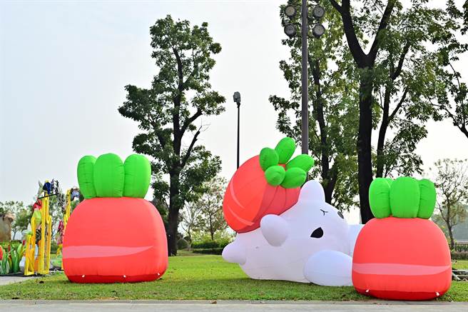 可愛的兔子花燈分布在佛光山全山。(佛光山提供／林雅惠高雄傳真)