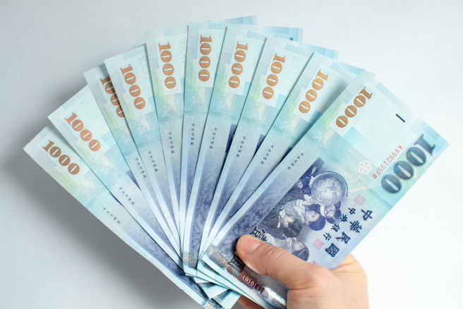 一名網友表示，自己的同學學歷不高，卻能做日薪破萬的工作。（示意圖／shutterstock）