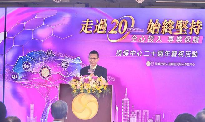 （投保中心前董事长邱钦庭11日替投保中心律师抱屈，希望主管机关好好重视好人流失问题。图／王淑以）