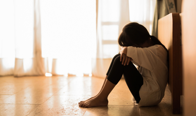 2岁童遭关厠所活活饿死，酒店母今被拘提入监。(示意图/shutterstock)