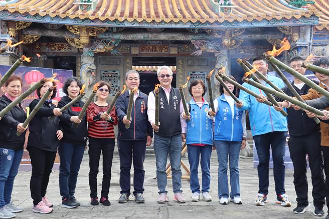 北埔鄉預告油笐火將在2月4日及5日連續舉辦2天，第1天晚間為重頭戲擎火夜遊秀巒山。（邱立雅攝）