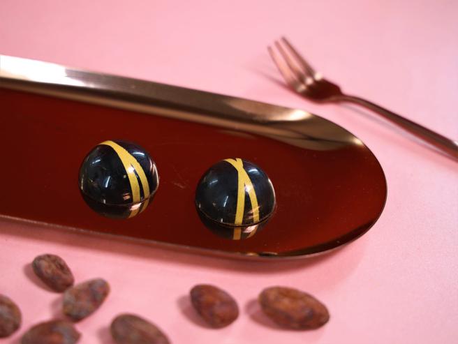 「水蜜桃烏龍巧克力」獲得英國AOC國際巧克力競賽金獎。（長榮桂冠酒店台中提供）