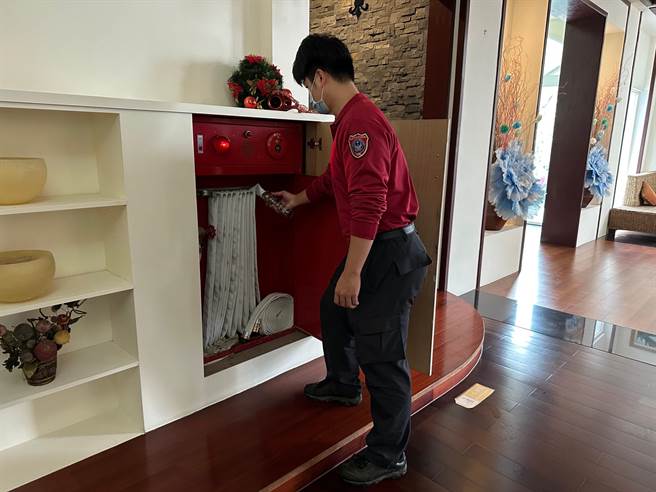 消防表示，盼藉演练提醒业者留意用火用电安全及加强火灾初期应变能力。（翻摄画面／蔡明亘桃园传真）