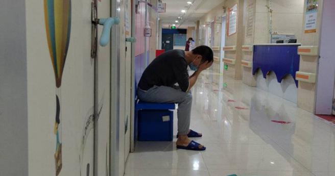 中國湖南一名3歲男童罹患神經母細胞瘤，需要龐大的治療費用。（圖／翻攝自微博）