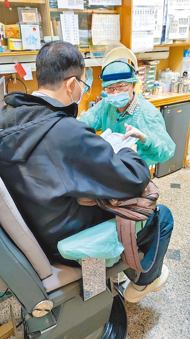 医师王建人呼吁暂缓实施停止确诊者居家照护之费用。图／业者提供