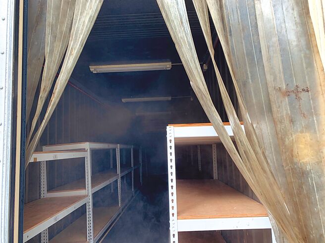 新北市立殡仪馆已预备1具40呎冷冻柜，可以冰存36具遗体，以防馆内遗体冷藏柜满柜。（新北市殡葬处提供／吕健豪新北传真）