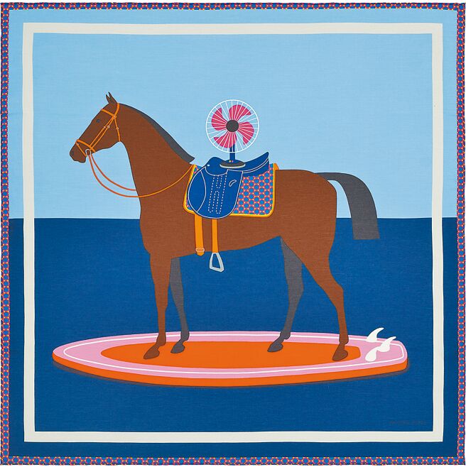 Surfing Fan图纹印花纯棉与真丝混纺方巾1万400元。（Hermes提供）