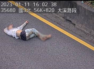 超離奇！保時捷男國3肇事棄車逃   1小時後衝回車道遭撞飛昏迷