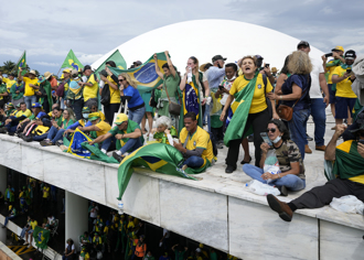 民調：近2成挺巴西示威者闖國會 魯拉支持率51％