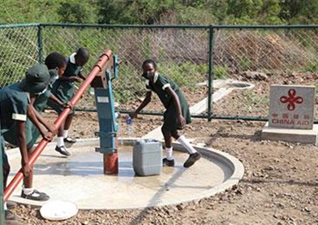 秦刚：所谓大陆对非洲债务陷阱是强加给中非的话语陷阱。（观察者网）