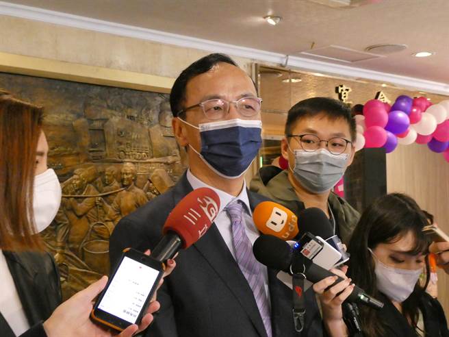 前苗栗縣長徐耀昌撤銷黨籍案引發關注。黨主席朱立倫今受訪表示，黨紀處分部分尊重考紀會，但除嚴明黨紀，黨紀的目的也是為了團結政黨，讓大家往共同的目標邁進。（周志豪攝）