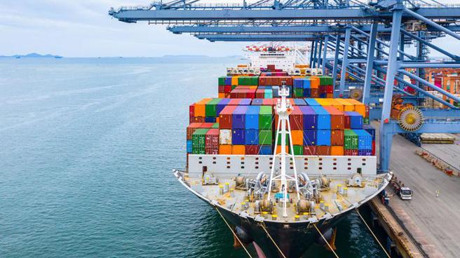 （爱立信运用智慧连网，以5G打造港口4.0。图／台湾爱立信提供）