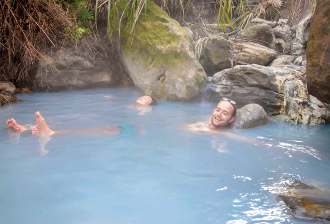 喜歡親水活動的小飛認為，台北戶外活動最友善之處在於不需長途跋涉，就能領略瀑布祕境與野溪溫泉之美。（圖/ 台北畫刊提供）