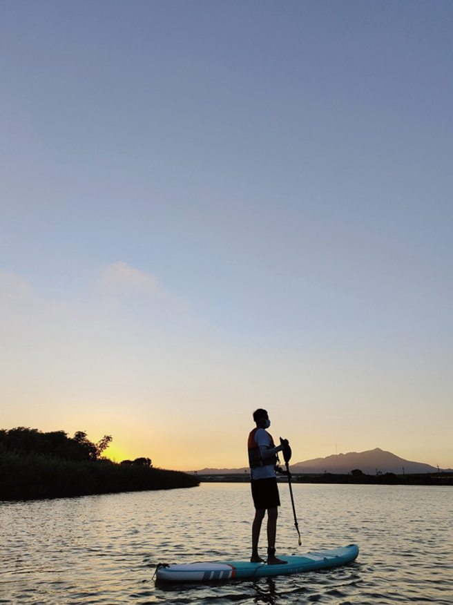 在台北市的河濱公園也能從事這幾年熱門的SUP等水上活動。（圖／獨木舟日常）