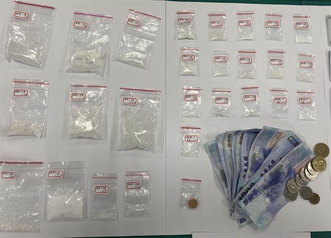 警方從車內起獲大量毒品。（警方提供）