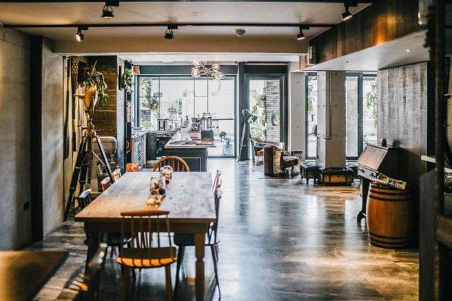 充满浓浓工业风格的帕铂舍旅，外观採清水模质感建筑。（业者提供）