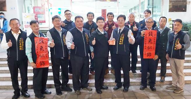 2023年加强重要节日安全维护工作起跑，大雅分局慰问协勤民防、义警人员。(警方提供)